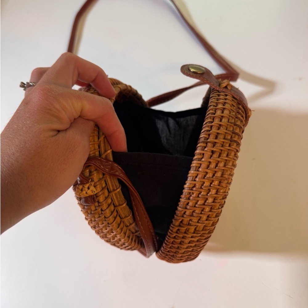 Tan Woven Crossbody Bag - Picture 2 of 4